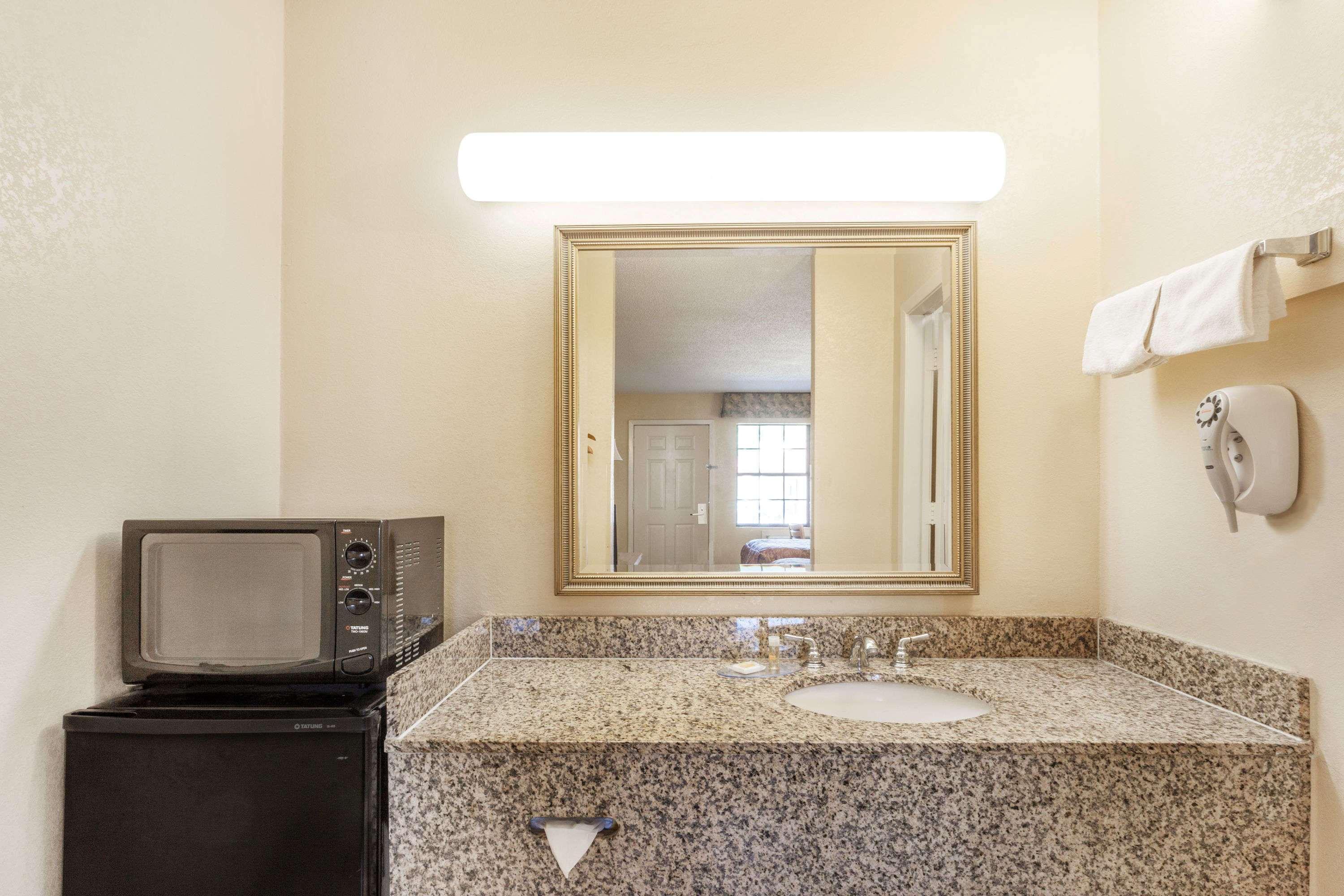 Days Inn By Wyndham Yazoo City Экстерьер фото
