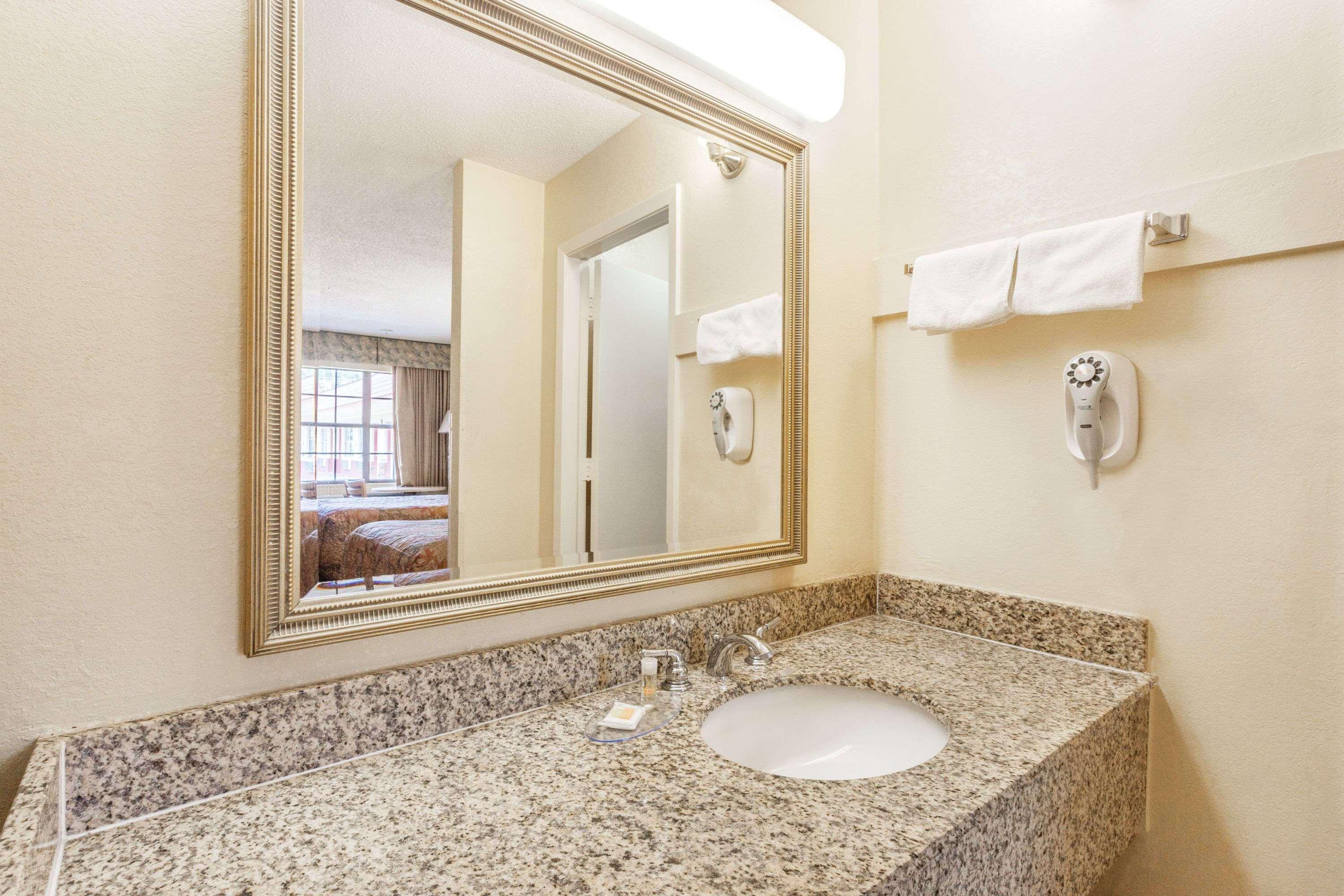 Days Inn By Wyndham Yazoo City Экстерьер фото