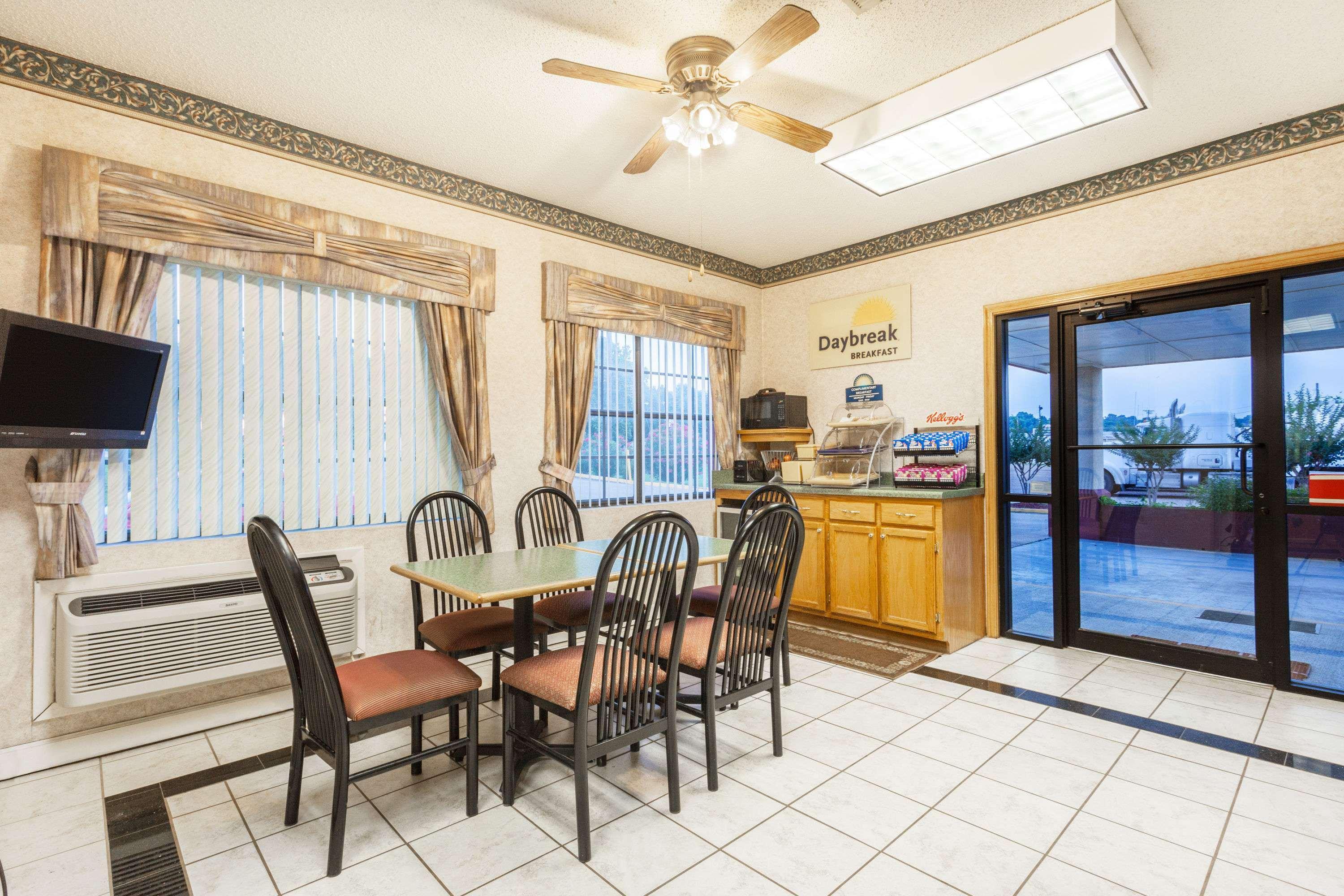 Days Inn By Wyndham Yazoo City Экстерьер фото
