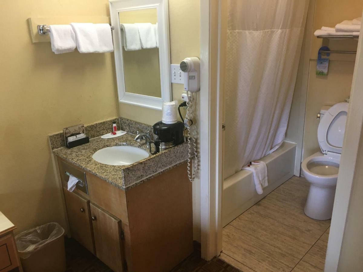 Days Inn By Wyndham Yazoo City Экстерьер фото